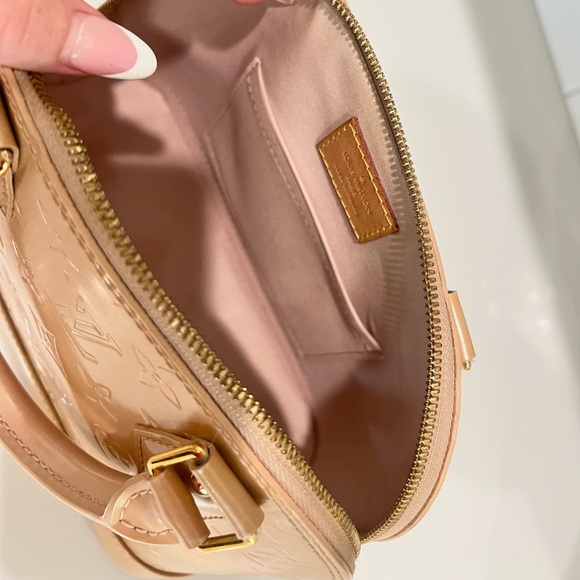 Louis Vuitton Alma Handbag Monogram Vernis BB Neutral - Picture 5 of 6